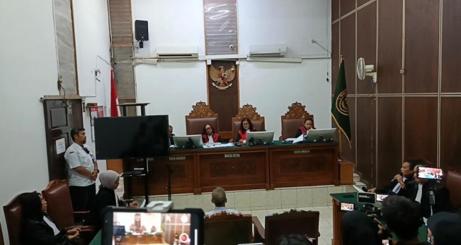 Fariz RM dituntut 6 tahun bui dan denda Rp 800 juta oleh jaksa penuntu umum dalam sidang narkoba di Pengadilan Negeri Jakarta Selatan, Senin (4/8/2025). [FTNews]